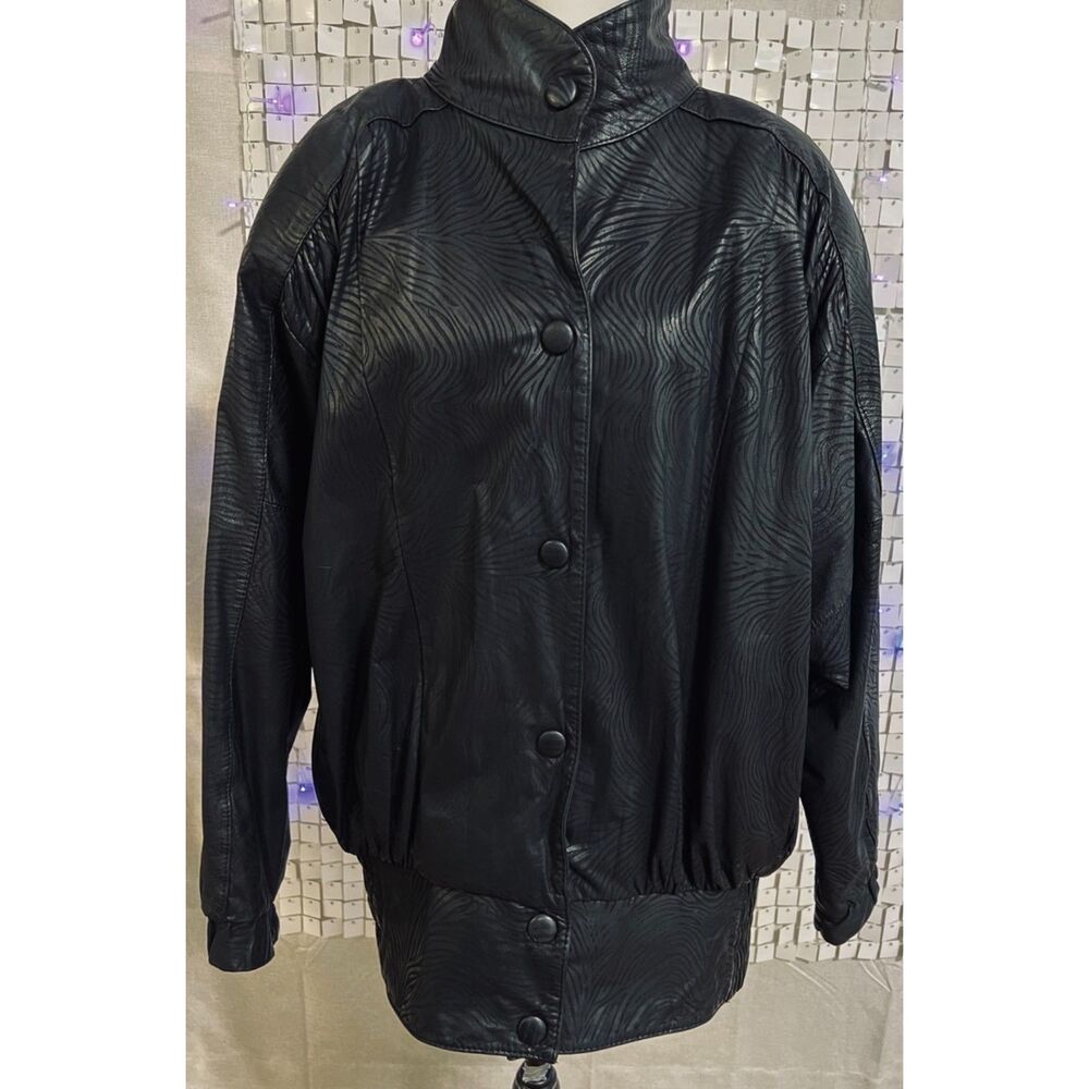 Vintage 1980s J Walden black leather bomber jacket. Size 9/10.